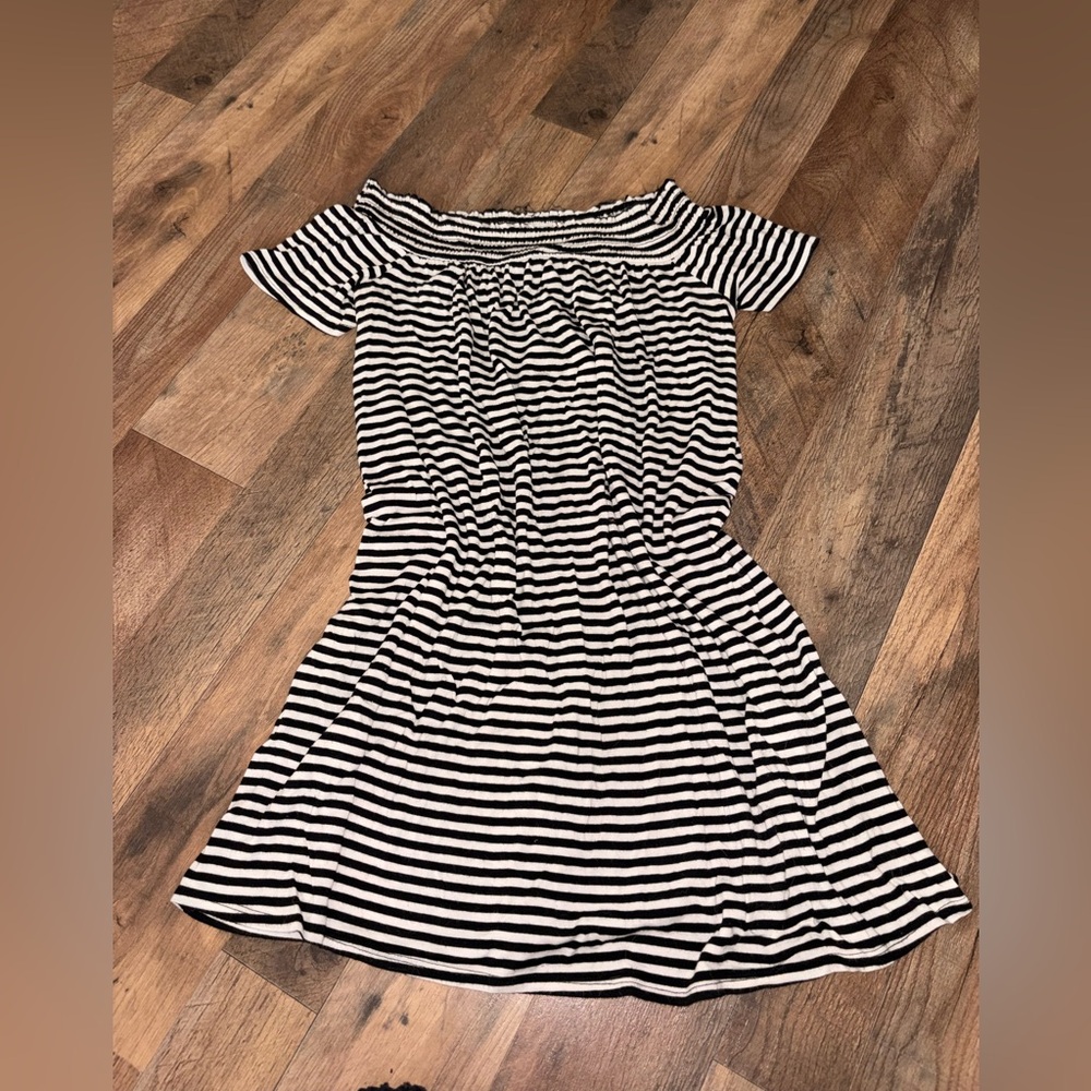 Y2K -SO Black and White Striped Off-Shoulder dress/top